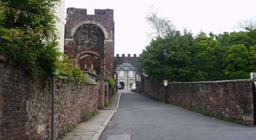 Rougemont Kalesi’ni görün