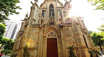 Sacred Heart Cathedral’i görün 