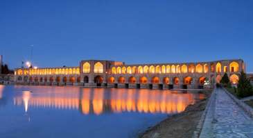 Safevilerin yadigarı tarihi köprülerinden geçin