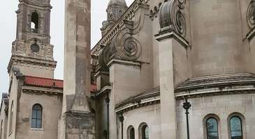Saint Cecilia Katedrali’nde zamanda yolculuğa çıkın