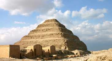 Sakkara Piramitleri