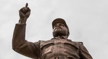 Samora Machel Heykeli’ni görün