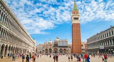 San Marco Meydanı’nda günün keyfini çıkarın
