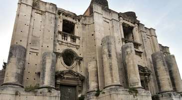 Yapımı tam olarak bitmeyen San Nicola Arenası’nı görün  