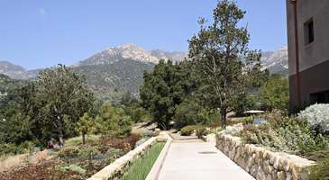 Santa Barbara Bahçesi’nde gezinin