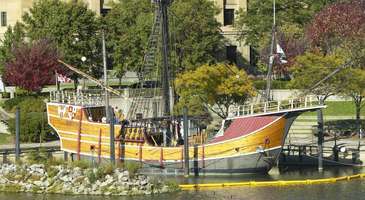 Santa Maria’nın içini gezin