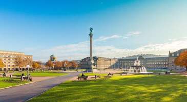 Schlossplatz’da heykelleri görün 