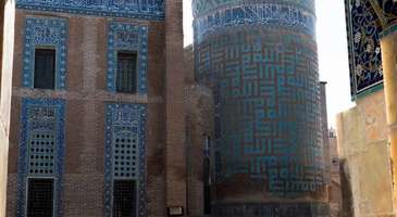 Şeyh Safi al-din Khanegah ve Shrine Ensemble’nin mistik atmosferine karışın 