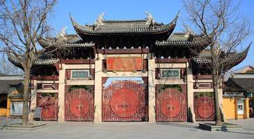 Longhua Tapınağı’nı ziyaret edin