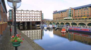 Victoria Quays boyunca yürüyün