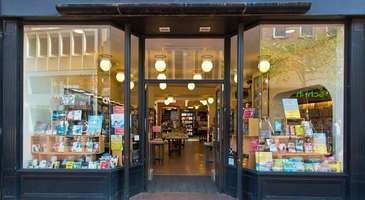 Waterstones'ta kitap okuma etkinliklerine katılın