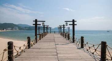 Shenzhen plajlarında ister güneşlenin isterseniz de denizde girin