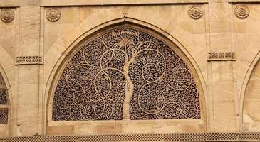Siddi Syed Camii’nin pencerelerinden şehri seyredin