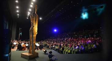 Film festivaline bir bilet alın