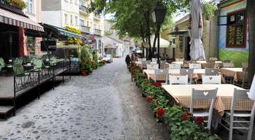Skadarlija Caddesi’ndeki şık bir tavernada eğlenin