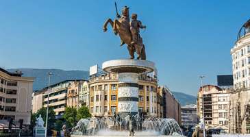Makedonya Meydanı'nda kahve için