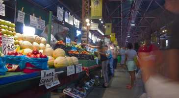 Soulard Pazarı’ndan alışveriş yapın 