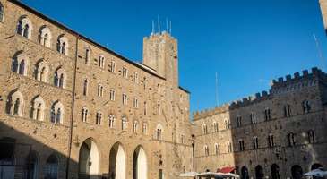 Şövalyeler Meydanı’nda turlayın  