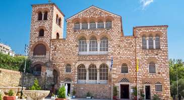 St. Dimitrios Kilisesi'nde tarihe tanıklık edin