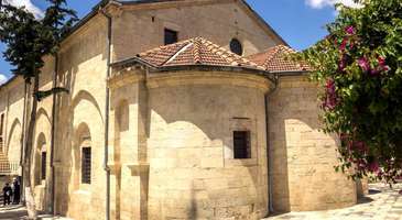 Hristiyanlar için önemli bir mabet olan St. Paul Kilisesi’ni gezin, St. Paul kuyusunun yaz kış hiç kurumayan buz gibi suyundan için