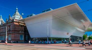 Stedelijk Müzesi'ndeki modern sanat eserlerini inceleyin