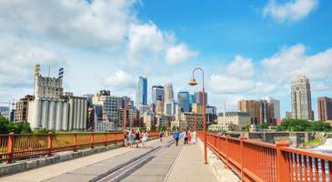 Stone Arch Köprüsü’nden gün batımını izleyin
