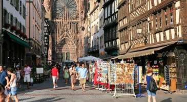 Strazburg caddelerinde alışveriş yapın