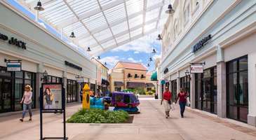 Tanger Outlets’te alışveriş yapın