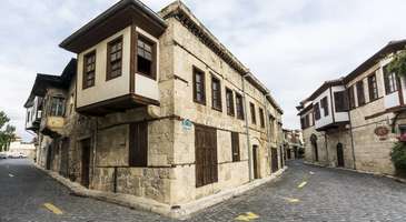 Tarihi Tarsus Evleri’nin sıralandığı sokaklarda gezinin