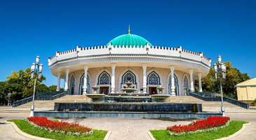 Emir Timur Müzesi'ni gezin