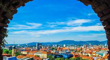 Schlossberg Tepesi’nden Graz’ı seyredin  
