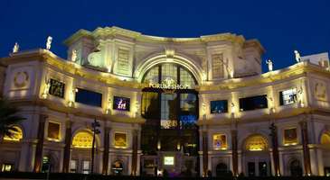 The Forum Shops at Cesars’da mağazaları gezin