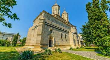 Three Holy Hierarchs Manastırı ve Gotik Oda’yı görün