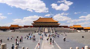 Tiananmen Meydanı’nda dolaşın 