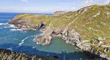 Tintagel evinde deniz manzarasına doyun
