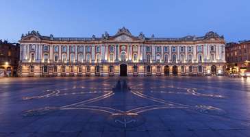 Capitole Meydanı'nda turlayın