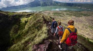 Batur Yanardağı bölgesinde trekking yapın
