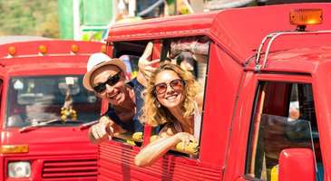 Tuk-tuklarla yolculuk yapın  