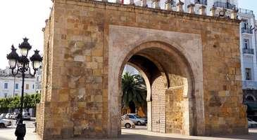 Bab-El Bahr’dan geçin  