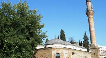 Burmalı Cami ve Çakaloz Cami’yi yakından görün