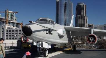 USS Midway Müzesi’nde savaş uçaklarını yakından görün