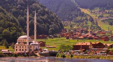 Uzungöl Camisi’ni ziyaret edin 
