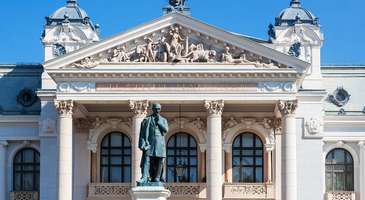 Vasile Alecsandri Ulusal Tiyatrosu'nda bir oyun izleyin