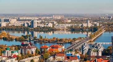 Voronezh Nehri kıyısında yürüyüş yapın 
