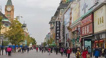 Wangfuijing Caddesi’nde alışveriş yapın  