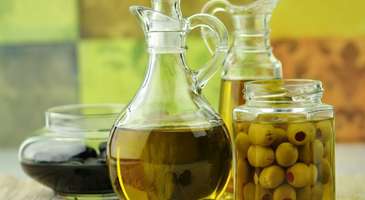 Zeytin ve zeytinyağı almayı unutmayın