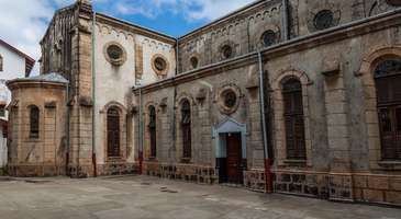 St. Joseph Roma Katolik Kilisesi’ni görün 