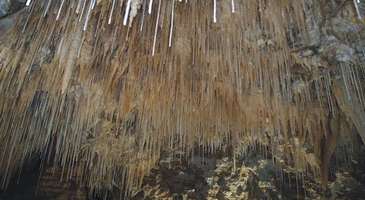 Zeytintaşı Mağarası’nın bir şatoyu andıran galerilerini gezin