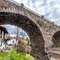 Bergama Köprüsü’nden geçin 