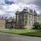 Tarihi Holyroodhouse Sarayı’nı gezin